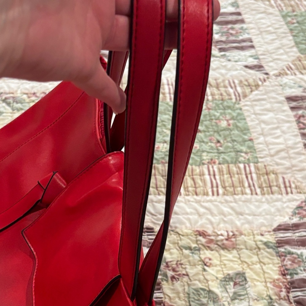 Elizabeth Arden Vibrant Red Tote - Picture 7 of 13